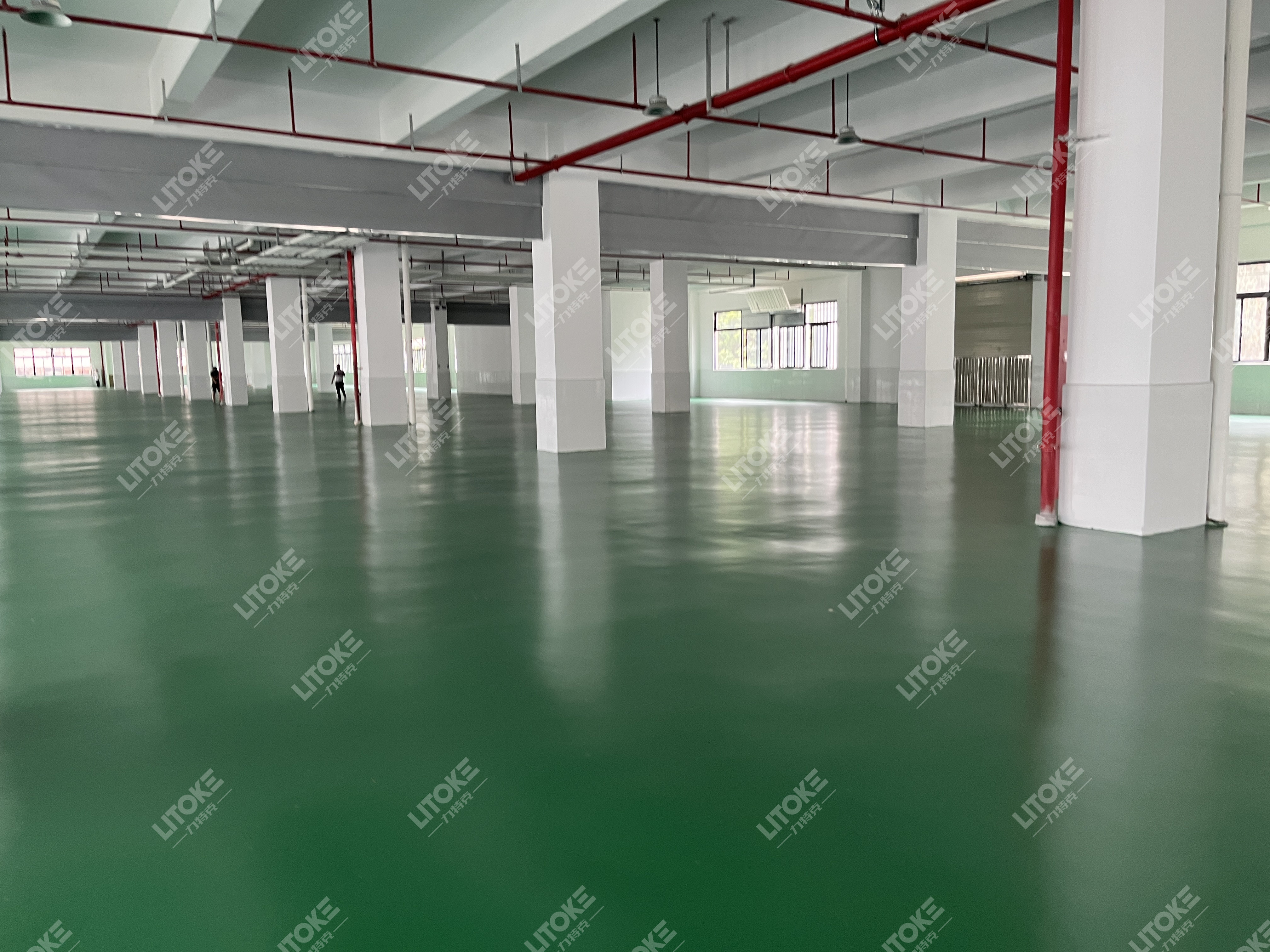 叉車頻繁碾壓導(dǎo)致地坪磨損快？高耐磨抗沖擊地坪材料推薦
