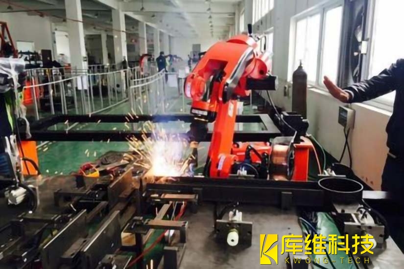 焊接<a href='http://www.bjjjh.com.cn' target='_blank'><u>機(jī)器人工作站</u></a>